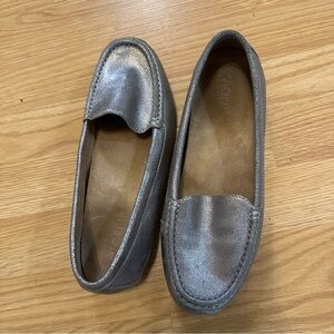 Vionic Debbie metallic size 9 wide women’s loafers
